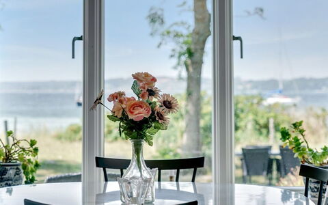 Jeppe - 50M to the Fjord: Furniture, Interior Design, Table, Cut Flowers, Floristry, Dining Room, Chair, Centrepiece