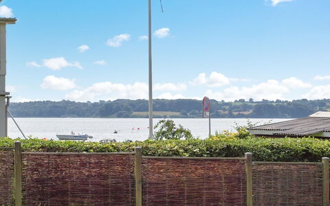 Star - 100M from the Sea: Roof, House, Land Lot, Home, Cottage, Estate, Garden Buildings, Shade, Log Cabin, Landscaping