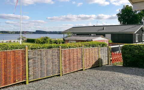 Star - 100M from the Sea: Roof, House, Land Lot, Home, Cottage, Estate, Garden Buildings, Shade, Log Cabin, Landscaping