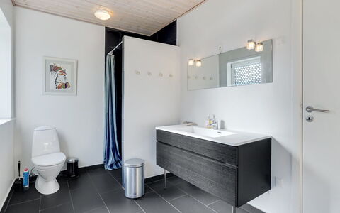 Ewelina - 15Km from the Sea: Flooring, Plumbing Fixture, Floor, Sink, Interior Design, Bathroom, Bathroom Sink, Tap, Bathroom Cabinet, Plumbing