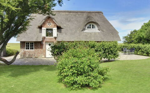 Ingulf - 18Km from the Sea: Blue, Shrub, Cottage, Groundcover, Garden, Estate, Shade, Landscaping, Farmhouse, Eco Hotel