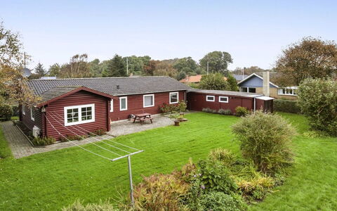Harrieth - 16Km from the Sea: Blue, Shrub, Cottage, Groundcover, Garden, Estate, Shade, Landscaping, Farmhouse, Eco Hotel