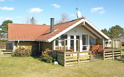 Ascan - 50M from the Sea: House, Cottage, Home, Roof, Siding, Lawn, Porch, Yard, Farmhouse, Garden Buildings