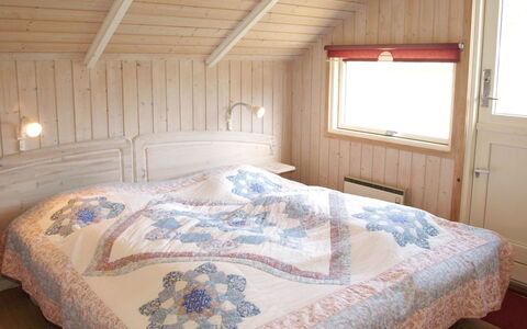 Ascan - 50M from the Sea: Bedroom, Bed, Bed Sheet, Wood, Bedding, Furniture, Floor, Interior Design, Linens, Flooring