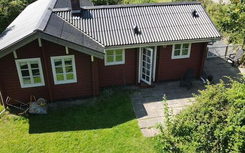 Ernestine - 500M to the Fjord: Grass, Wood, House, Roof, Home, Cottage, Shrub, Siding, Door, Rural Area
