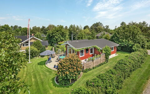 Tess - 50M from the Sea: House, Residential Area, Roof, Home, Garden, Cottage, Lawn, Landscaping, Suburb, Estate