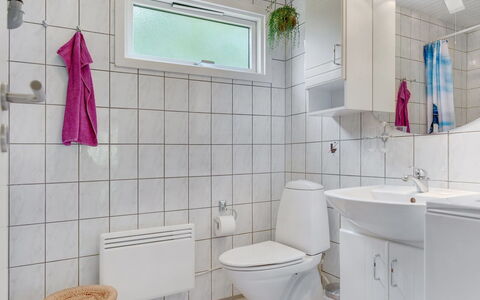 Tess - 50M from the Sea: Plumbing Fixture, Bathroom, Flooring, Interior Design, Floor, Sink, Toilet, Toilet Seat, Plumbing, Bathroom Sink