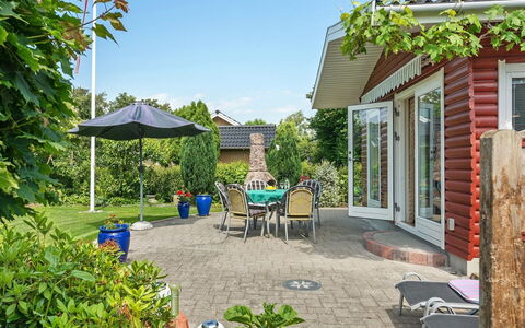 Tess - 50M from the Sea: Shrub, Garden, House, Home, Cottage, Furniture, Roof, Chair, Shade