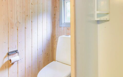 Frederikke - 28Km from the Sea: Wall, Toilet Seat, Wood, Flooring, Plumbing Fixture, Toilet, Bathroom, Floor, Interior Design, Bathroom Sink