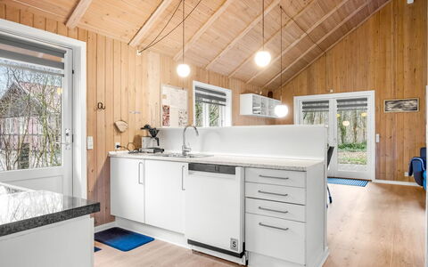 Heina - 25Km from the Sea: Wood, Kitchen, Kitchen Appliance, Major Appliance, Home, Countertop, Ceiling, Home Appliance, Wood Flooring, Hardwood