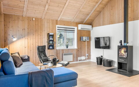 Heina - 25Km from the Sea: Wood, Interior Design, Ceiling, Furniture, Home, Flooring, Floor, Room, Living Room, Wood Flooring