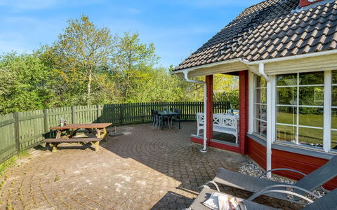 Liam - 800M to the Fjord: Grass, Shrub, House, Garden, Home, Cottage, Land Lot, Lawn, Groundcover