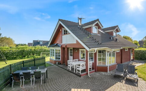 Liam - 800M to the Fjord: Grass, Shrub, House, Garden, Home, Cottage, Land Lot, Lawn, Groundcover