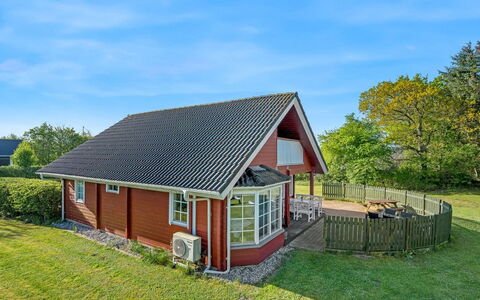 Liam - 800M to the Fjord: Grass, Shrub, House, Garden, Home, Cottage, Land Lot, Lawn, Groundcover