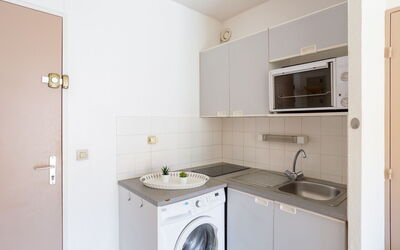 Accommodation:&nbsp;Saint James 200.11