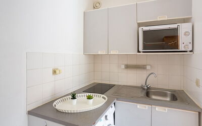 Accommodation:&nbsp;Saint James 200.11