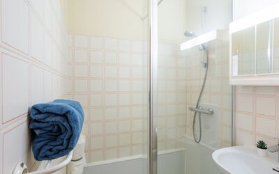 Accommodation:&nbsp;Saint James 200.11