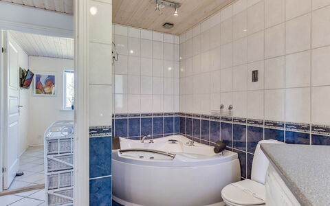Tydkil - 300M to the Fjord: Flooring, Plumbing Fixture, Floor, Interior Design, Bathroom, Ceiling, Bathtub, Plumbing, Tile, Tap