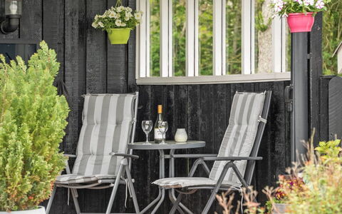 Raisa - 200M to the Fjord: Plant Community, Sunlight, Herbaceous Plant, Garden, Plantation, Agriculture, Farm