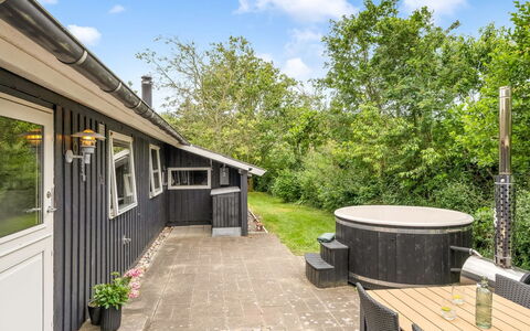 Embla - 500M to the Fjord: Plant Community, Sunlight, Herbaceous Plant, Garden, Plantation, Agriculture, Farm