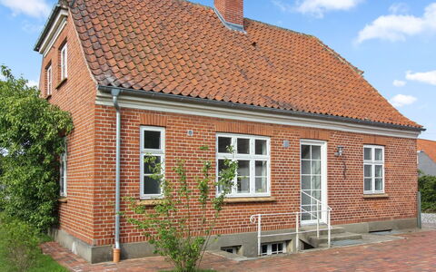 Lilli - 2Km to the Fjord: Plant Community, Sunlight, Herbaceous Plant, Garden, Plantation, Agriculture, Farm