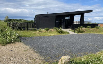 Anelle - 500M from the Sea