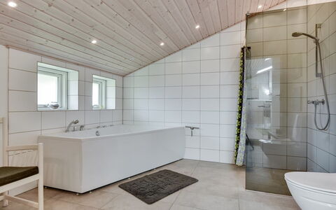 Hilmer - from the Sea: Flooring, Wood, Floor, Ceiling, Interior Design, Plumbing Fixture, Home, Bathroom, Plumbing, Light Fixture