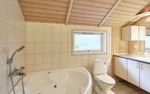 Ellica - 50Km from the Sea: Plumbing Fixture, Ceiling, Flooring, Bathroom, Wood, Interior Design, Sink, Floor, Tap, Plumbing