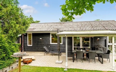 Nilias - 400M to the Fjord: Plant Community, Sunlight, Herbaceous Plant, Garden, Plantation, Agriculture, Farm