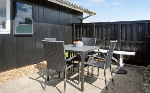 Engelbertine - 900M from the Sea: Cottage, Shed, Hut, Farmhouse, Prairie, Shack, Barn, Log Cabin, Garden Buildings