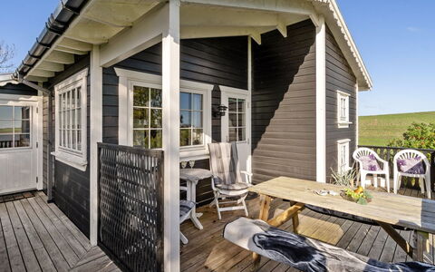 Lenita - 30M to the Fjord: Blue, Shrub, Cottage, Groundcover, Garden, Estate, Shade, Landscaping, Farmhouse, Eco Hotel