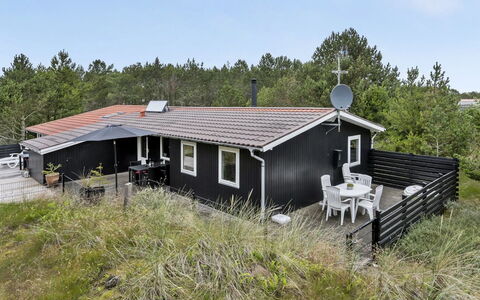 Emeline - 1.7Km from the Sea: Cottage, Shed, Hut, Farmhouse, Prairie, Shack, Barn, Log Cabin, Garden Buildings