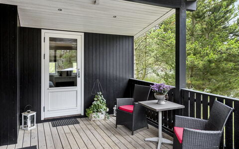 Emeline - 1.7Km from the Sea: Cottage, Shed, Hut, Farmhouse, Prairie, Shack, Barn, Log Cabin, Garden Buildings