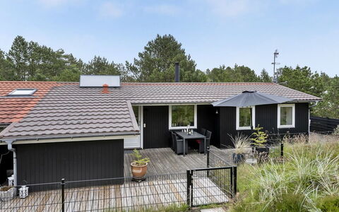 Emeline - 1.7Km from the Sea: Cottage, Shed, Hut, Farmhouse, Prairie, Shack, Barn, Log Cabin, Garden Buildings