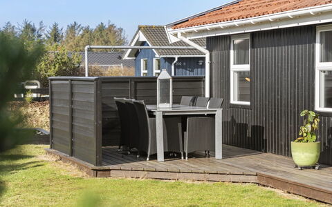 Mettemarie - 800M from the Sea: Cottage, Shed, Hut, Farmhouse, Prairie, Shack, Barn, Log Cabin, Garden Buildings