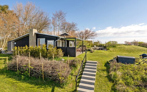 Nielsen - 30M to the Fjord: Grass, Shrub, Land Lot, Home, Rural Area, Groundcover, Cottage, Garden, Lawn