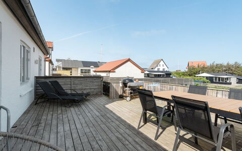 Thilla - 100M from the Sea: Wood, Home, Deck, Wood Flooring, Plank, Apartment, Hardwood, Balcony, Boardwalk, Handrail