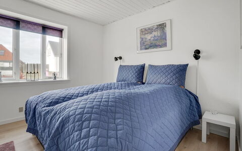 Thilla - 100M from the Sea: Hardwood, Bedroom, Bedding, Bed, Linens, Plank