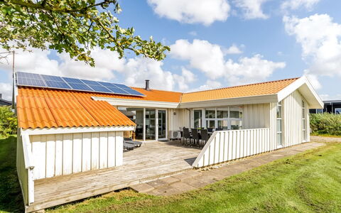 Sulevi - 200M to the Fjord: Cottage, Home, House, Roof, Porch, Estate, Siding, Garden Buildings, Farmhouse, Yard