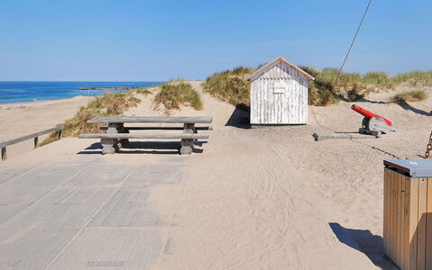 Eleen - 100M to the Fjord: Roof, House, Land Lot, Home, Cottage, Estate, Garden Buildings, Shade, Log Cabin, Landscaping