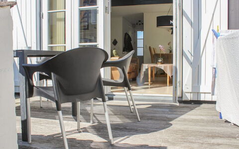 Eleen - 100M to the Fjord: Roof, House, Land Lot, Home, Cottage, Estate, Garden Buildings, Shade, Log Cabin, Landscaping