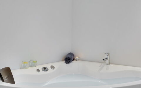 Ailke - 2Km to the Fjord: Plumbing Fixture, Bathtub, Tap, Plumbing, Bathroom, Design, Sink