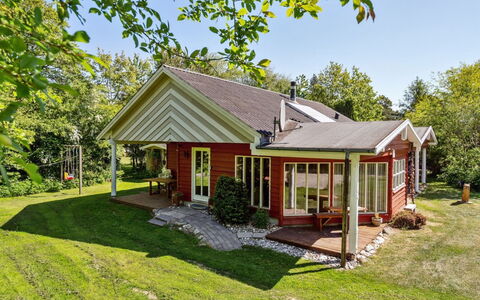 Flugha - 500M to the Fjord: House, Roof, Home, Cottage, Shrub, Garden, Lawn, Farmhouse, Groundcover, Estate