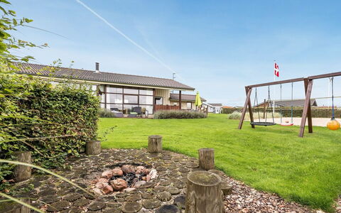 Mervi - 300M to the Fjord: Grass, House, Roof, Home, Cottage, Shrub, Land Lot, Rural Area, Farmhouse, Groundcover