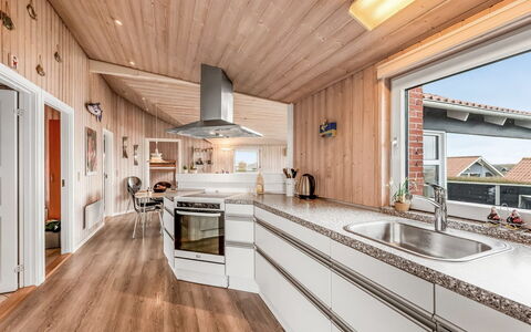 Loviisa - 300M to the Fjord: Wood, Kitchen, Interior Design, Flooring, Ceiling, Home, Wood Flooring, Countertop, Kitchen Appliance, Hardwood