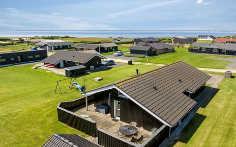 Samuil - 300M to the Fjord: House, Roof, Home, Cottage, Shed, Garden Buildings, Siding, Yard, Log Cabin, Hut