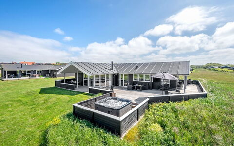 Nahel - 150M to the Fjord: Wood, Home, Porch, Deck, Hardwood, Roof, Wood Stain, Wood Flooring, Eco Hotel