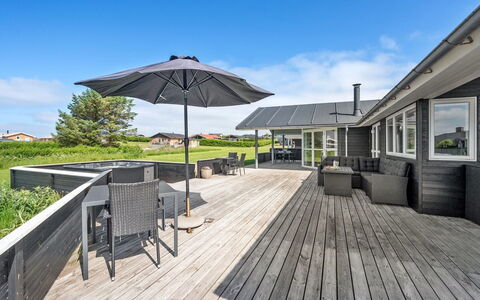 Nahel - 150M to the Fjord: Wood, Home, Porch, Deck, Hardwood, Roof, Wood Stain, Wood Flooring, Eco Hotel