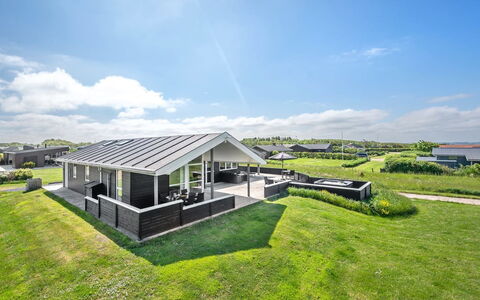 Nahel - 150M to the Fjord: Wood, Home, Porch, Deck, Hardwood, Roof, Wood Stain, Wood Flooring, Eco Hotel