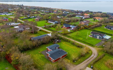 Scarlet - 400M to the Fjord: Grass, Grassland, Landscape, Ecoregion, Plain, Plant Community, Land Lot, Outdoor Furniture, Prairie, Shrubland